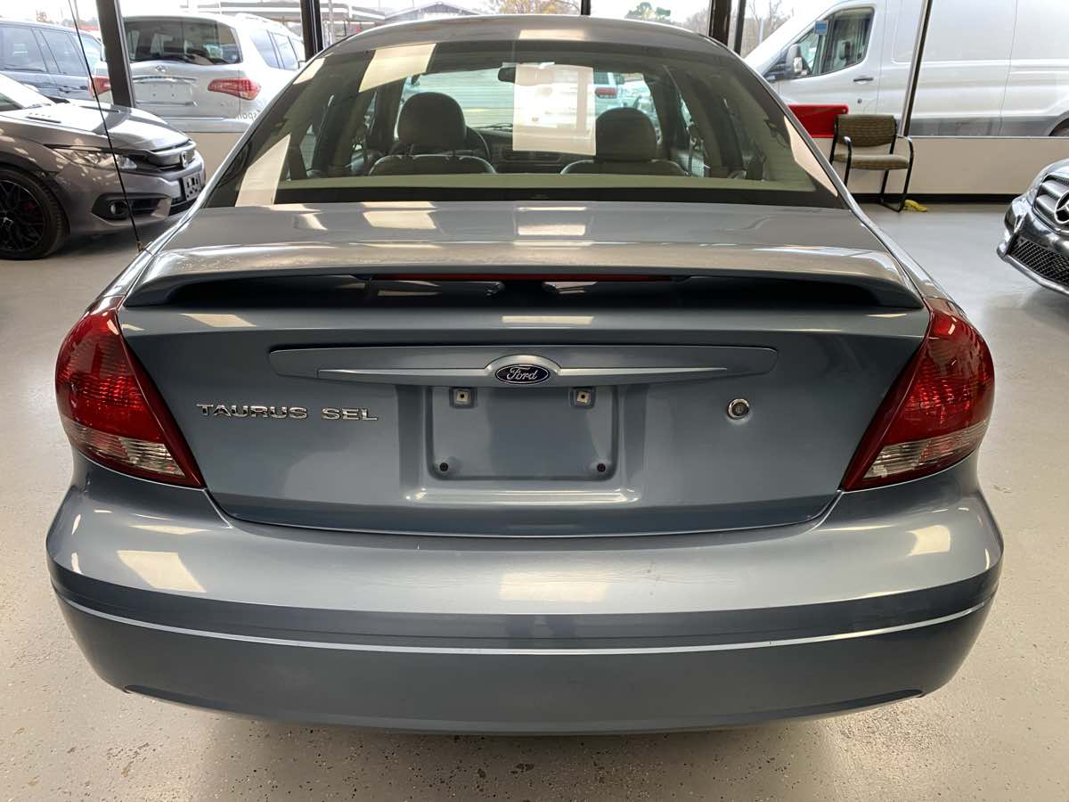 2005 Ford Taurus SEL photo 10