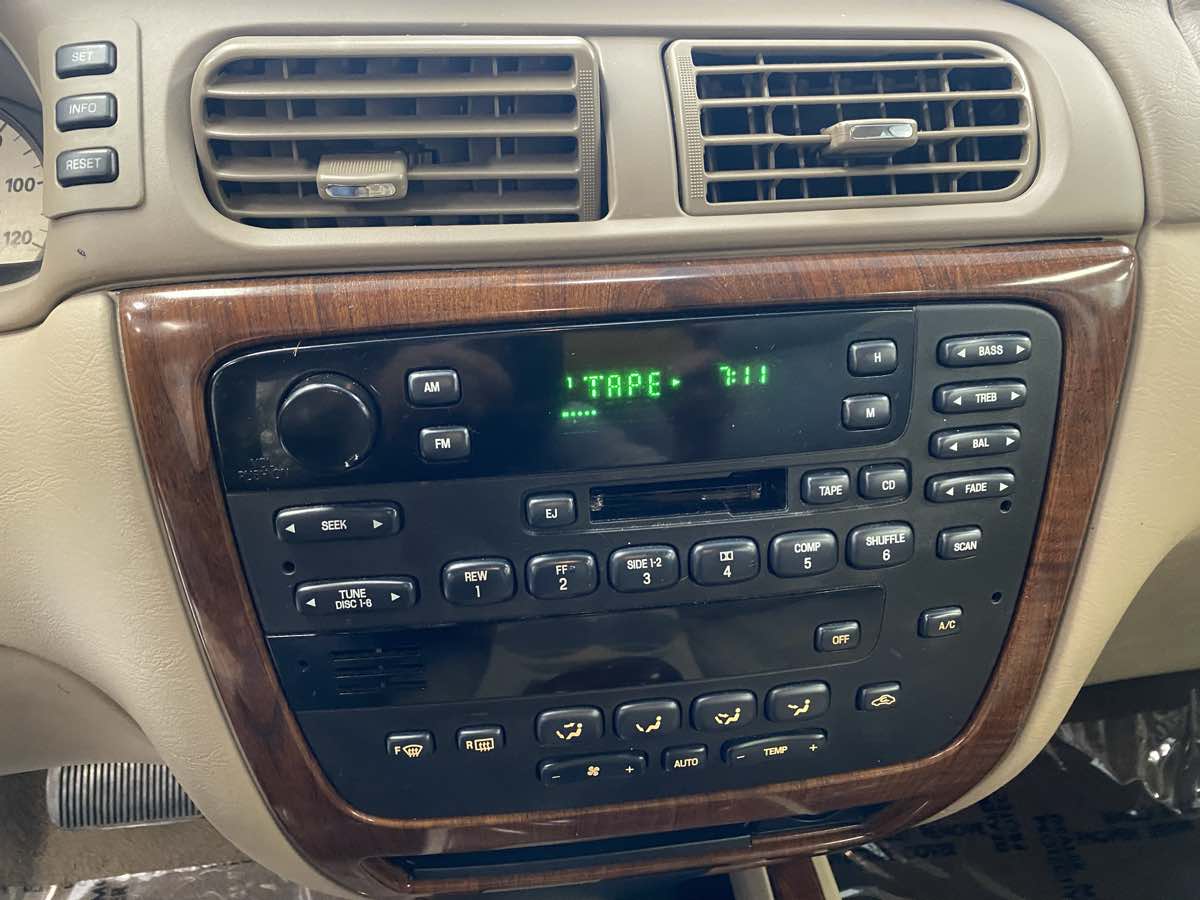 2005 Ford Taurus SEL photo 15