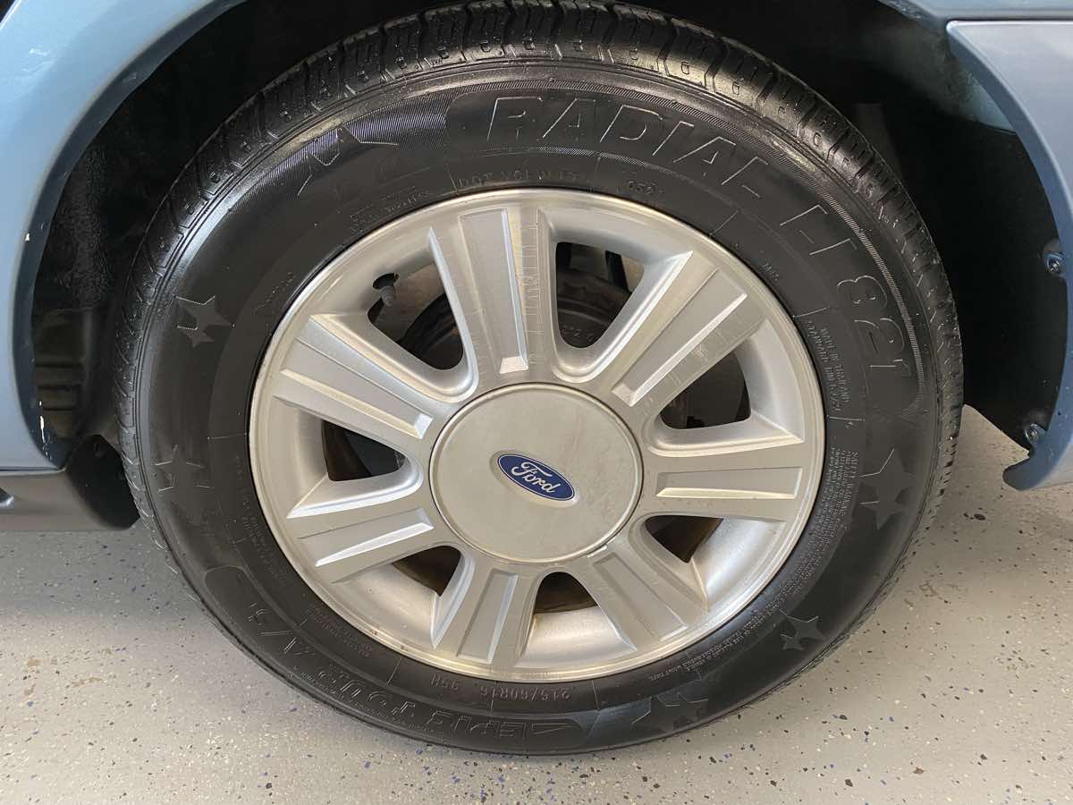 2005 Ford Taurus SEL photo 22