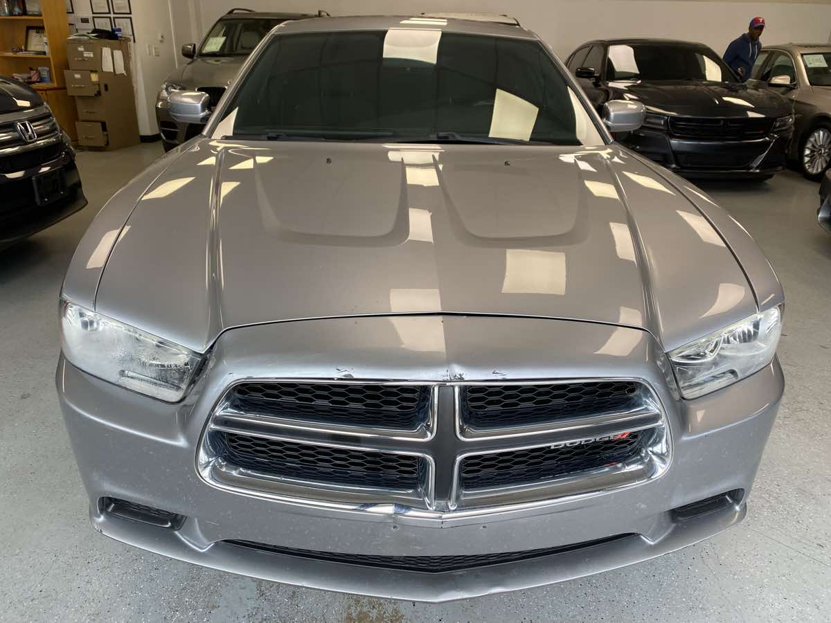 2013 Dodge Charger SE photo 2