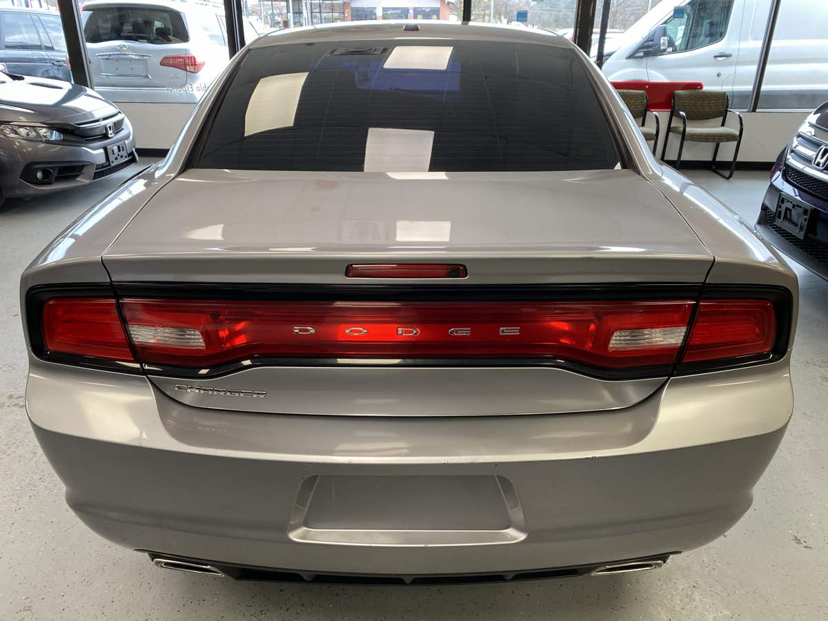 2013 Dodge Charger SE photo 13