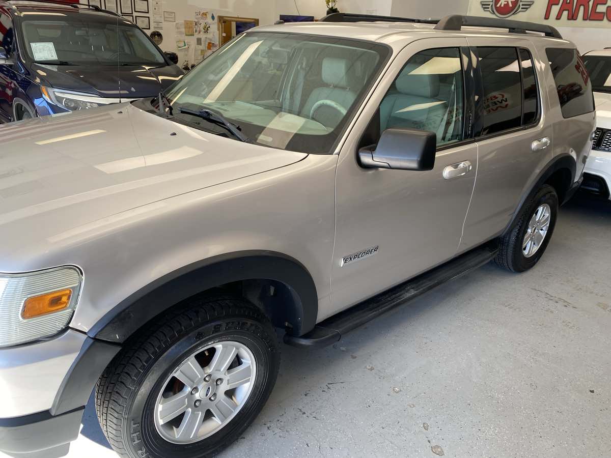2007 Ford Explorer XLT photo 3