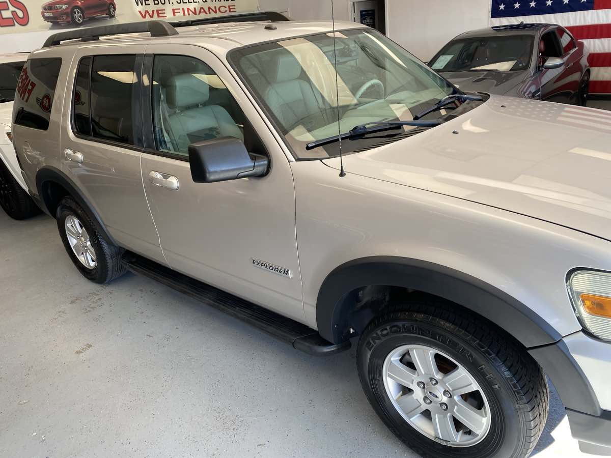 2007 Ford Explorer XLT photo 4