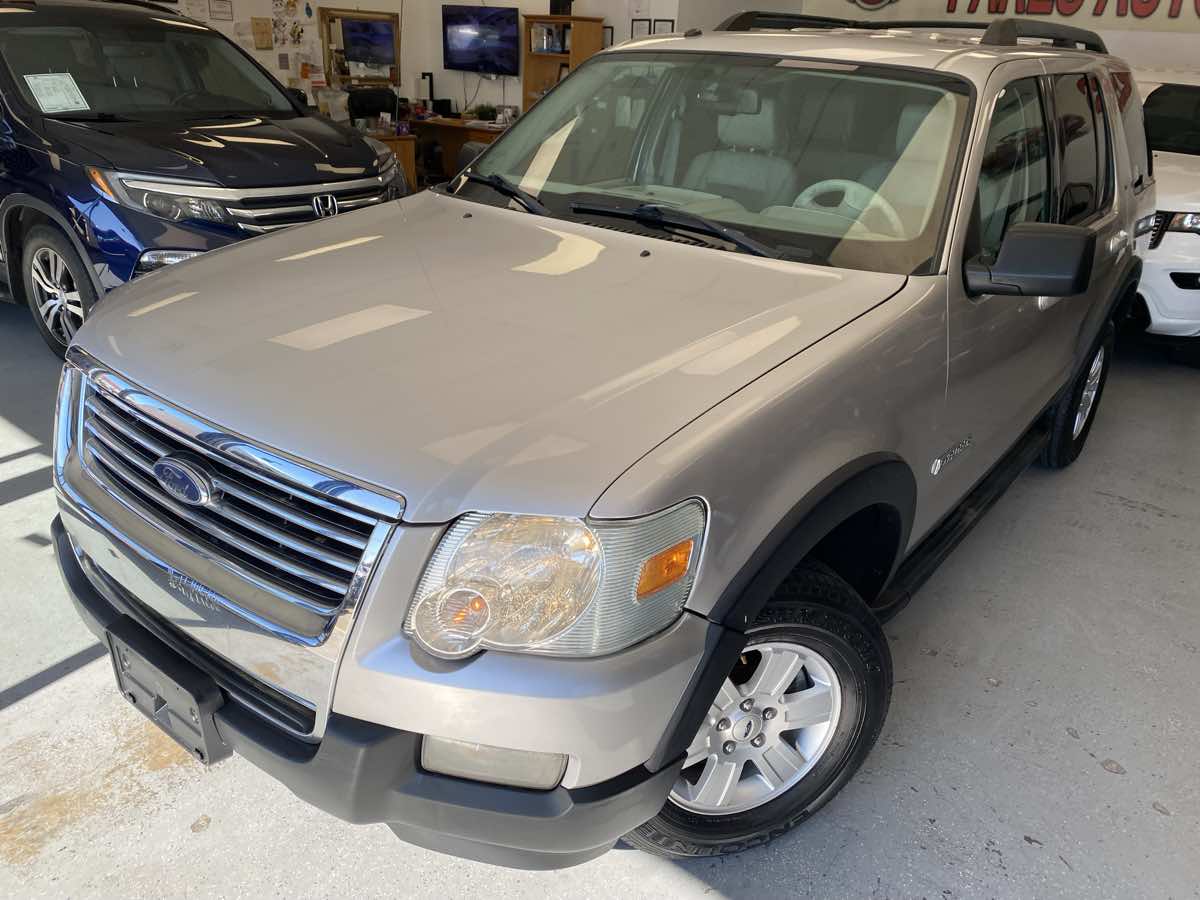 2007 Ford Explorer XLT photo 9