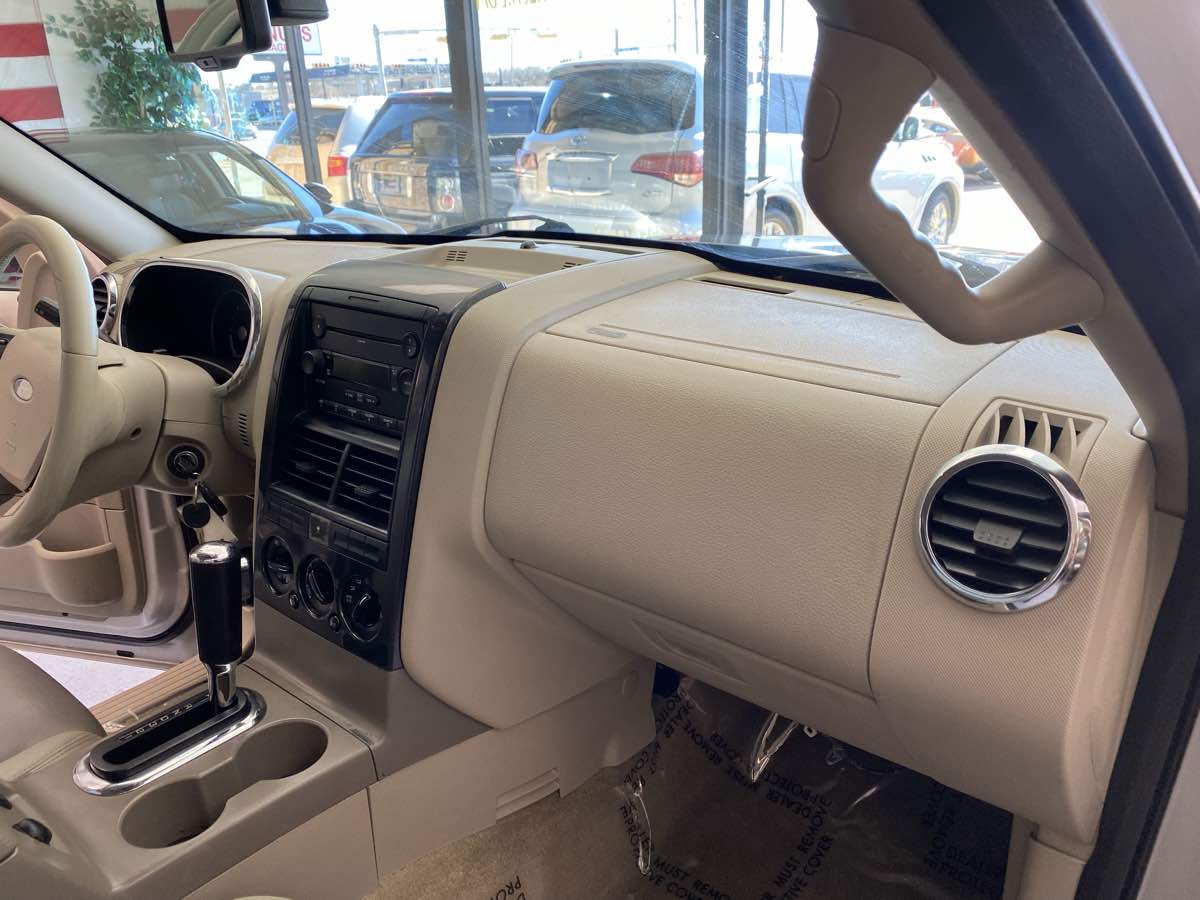 2007 Ford Explorer XLT photo 16