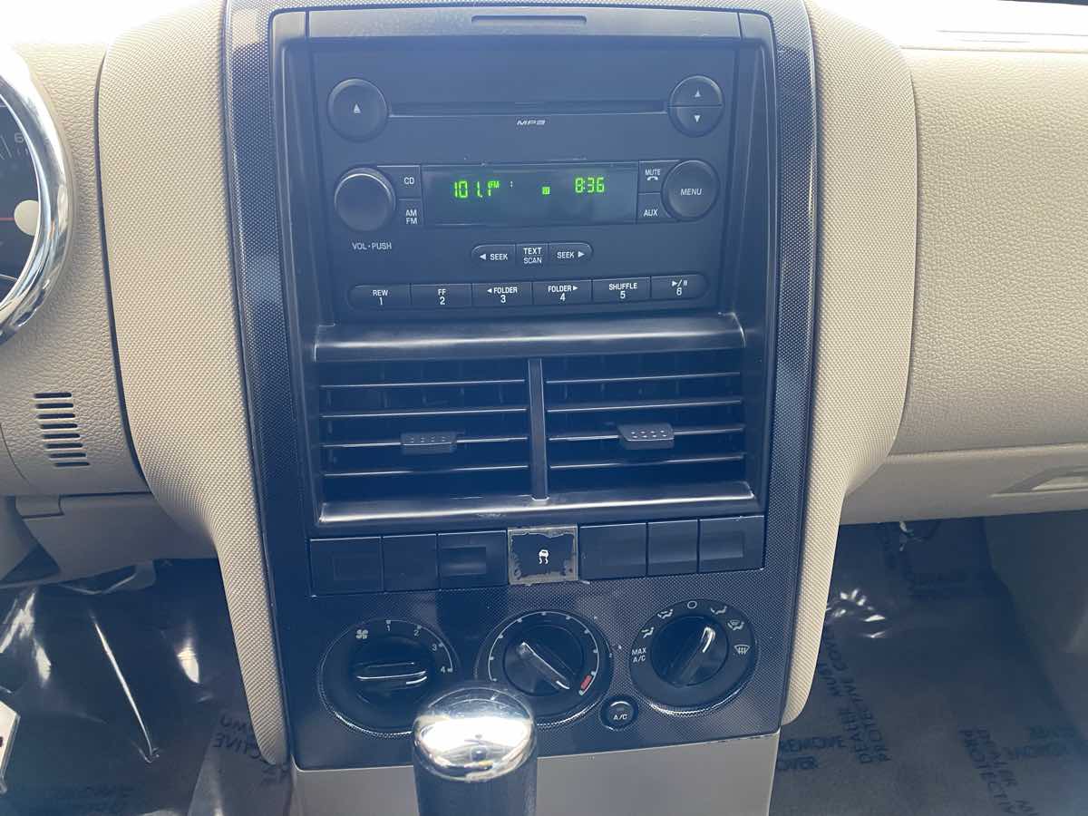 2007 Ford Explorer XLT photo 18