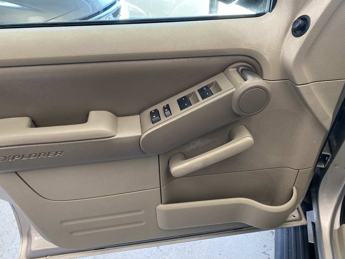 2007 Ford Explorer XLT photo 22