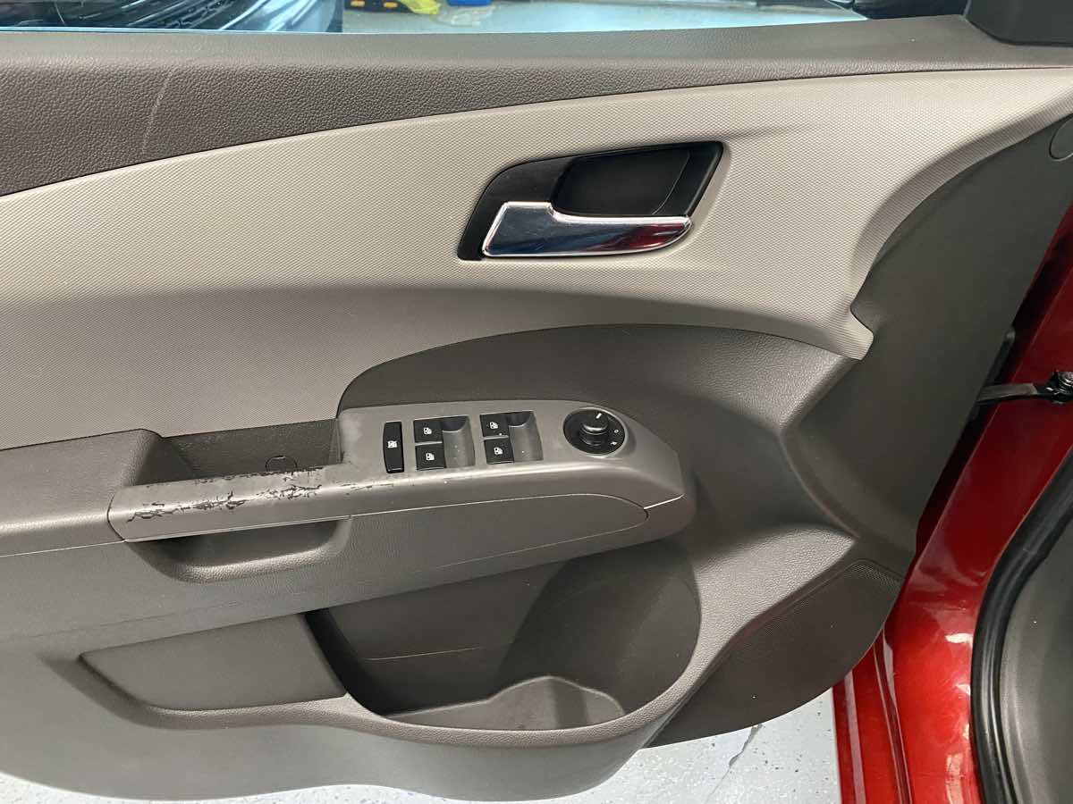 2013 Chevrolet Sonic LT - Photo 21