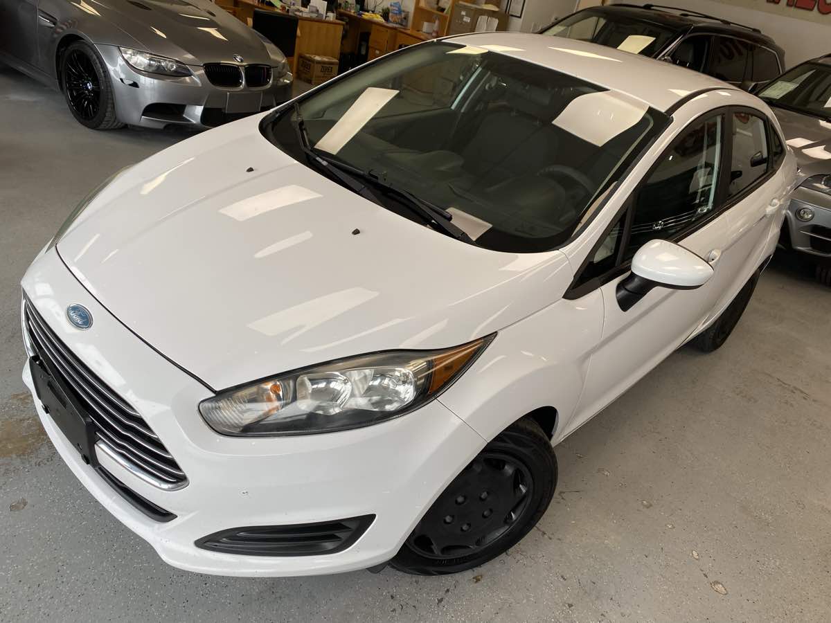 2015 Ford Fiesta S photo 2