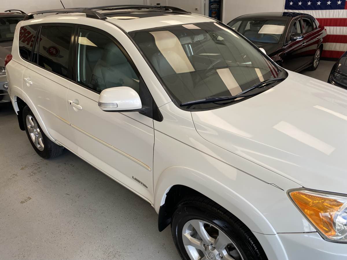 2009 Toyota RAV4 Limited photo 4
