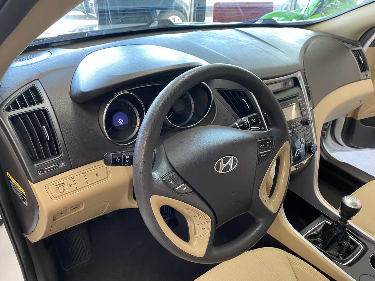 2012 Hyundai Sonata GLS photo 13