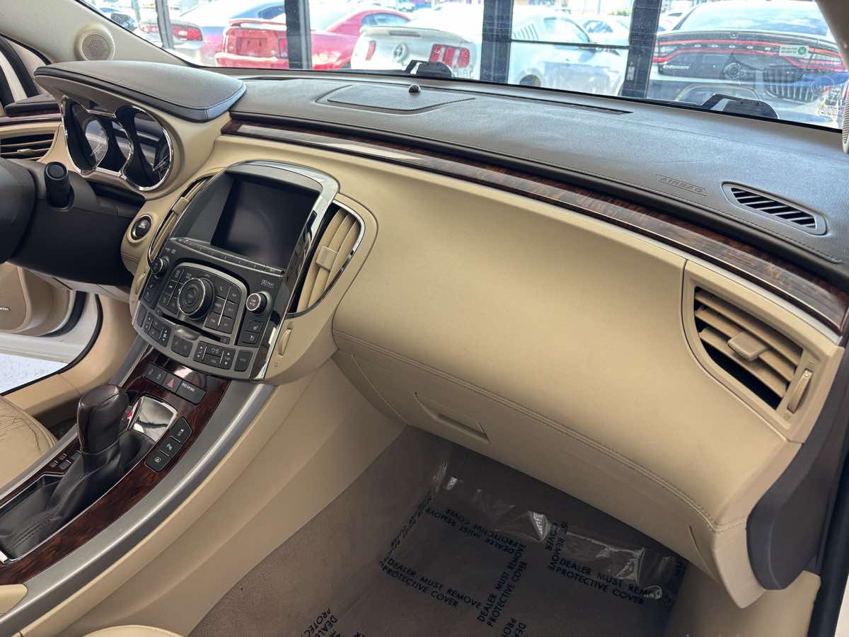 2010 Buick LaCrosse CXL photo 11