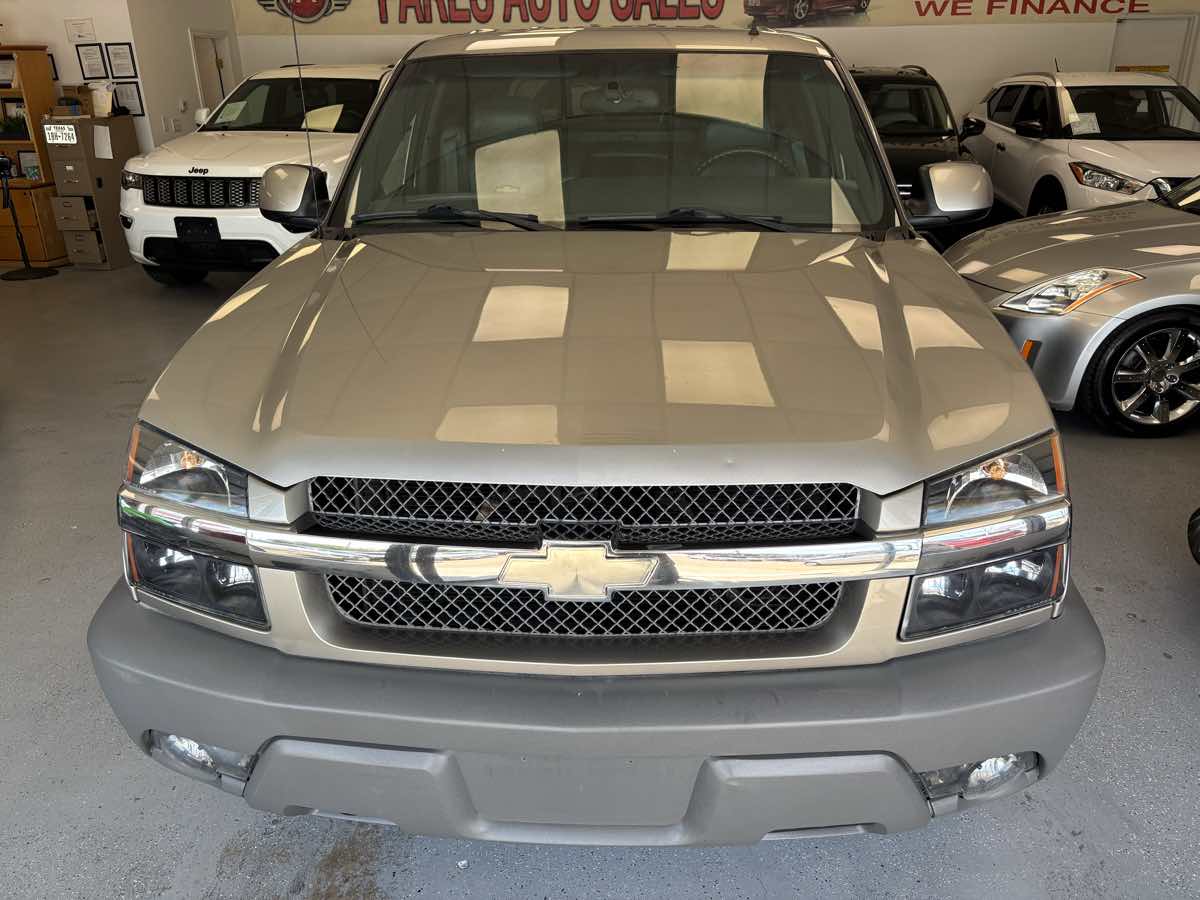 2002 Chevrolet Avalanche photo 2