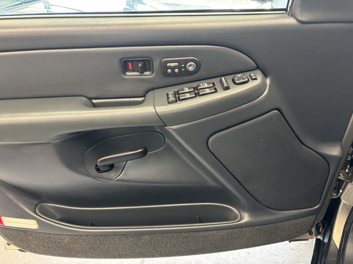 2002 Chevrolet Avalanche photo 25