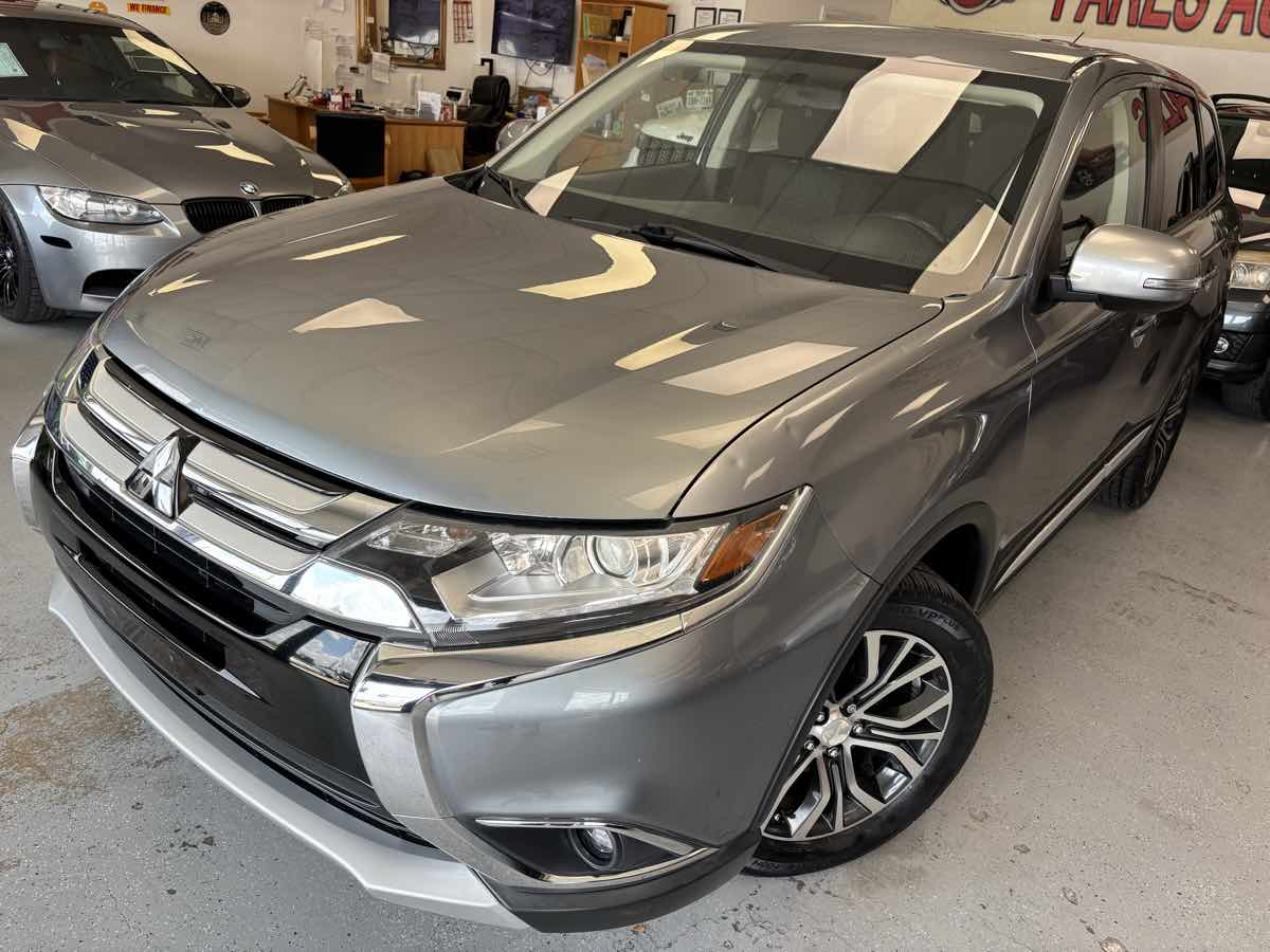 2016 Mitsubishi Outlander SE photo 6