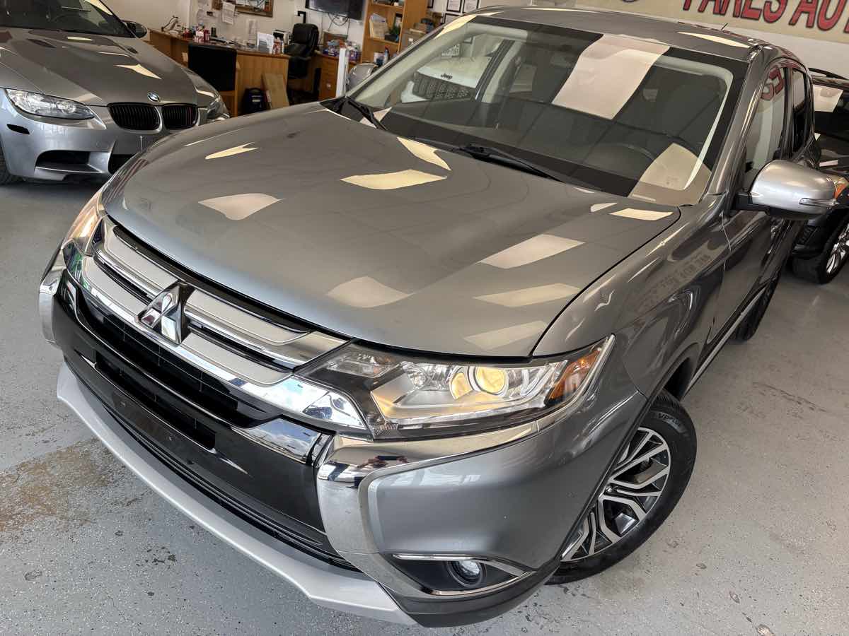2016 Mitsubishi Outlander SE photo 9