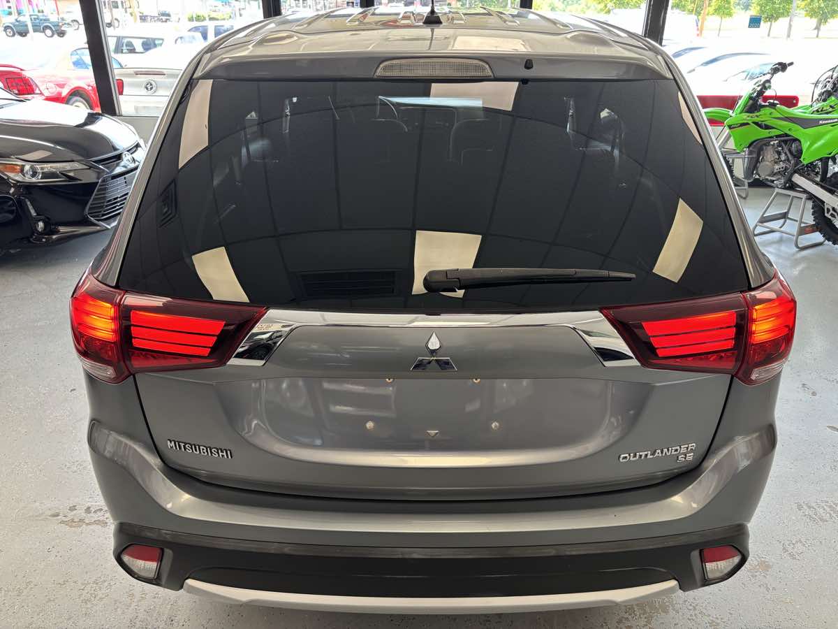 2016 Mitsubishi Outlander SE photo 10