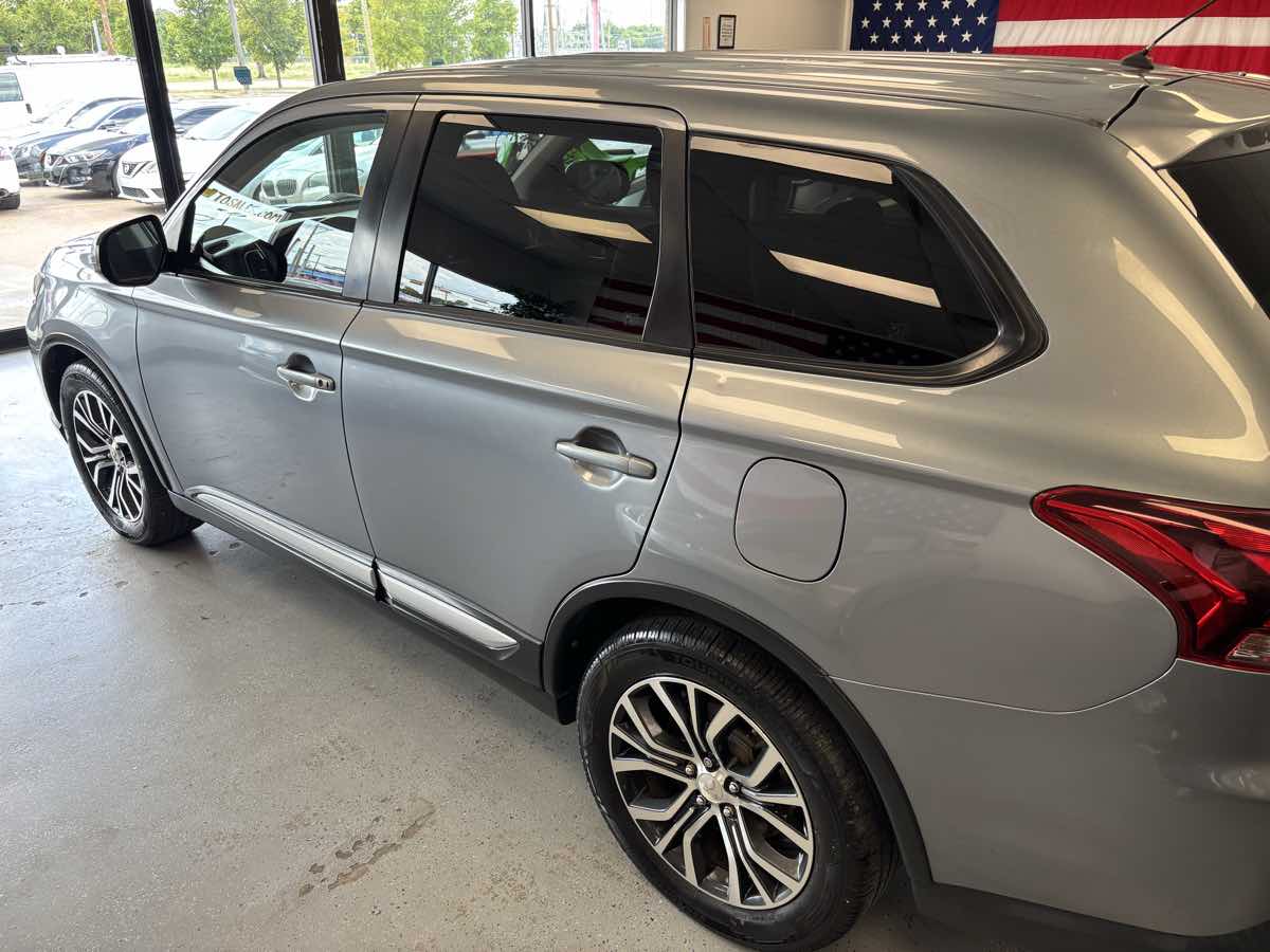 2016 Mitsubishi Outlander SE photo 11