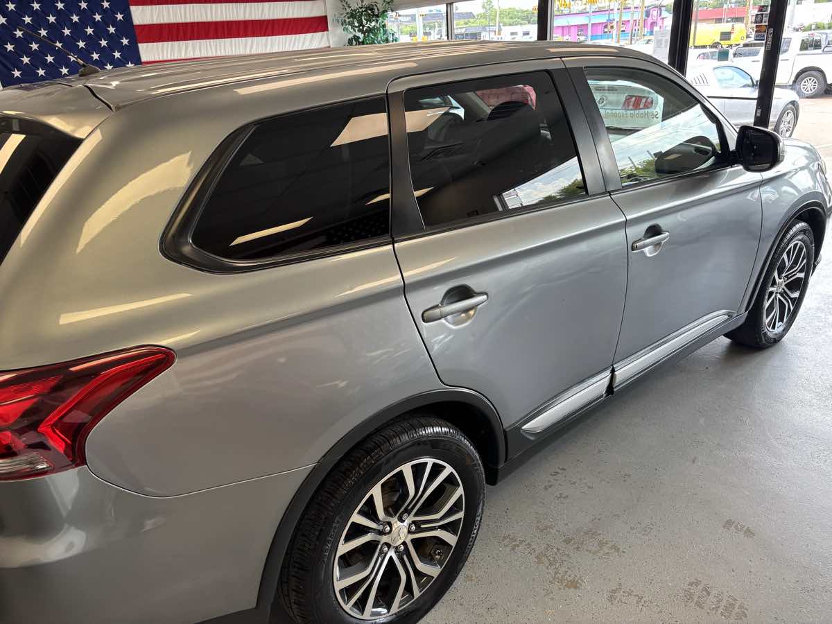 2016 Mitsubishi Outlander SE photo 12