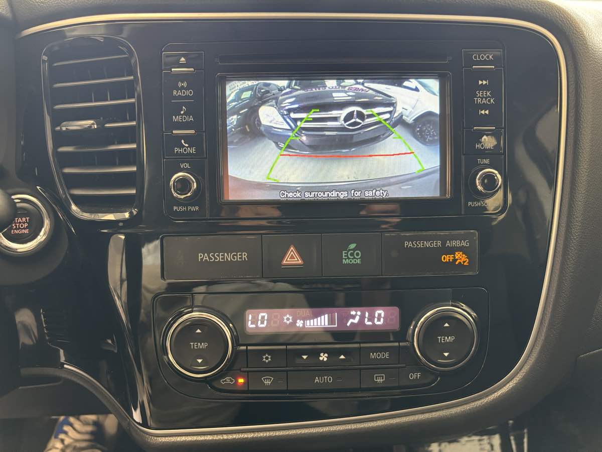2016 Mitsubishi Outlander SE photo 17