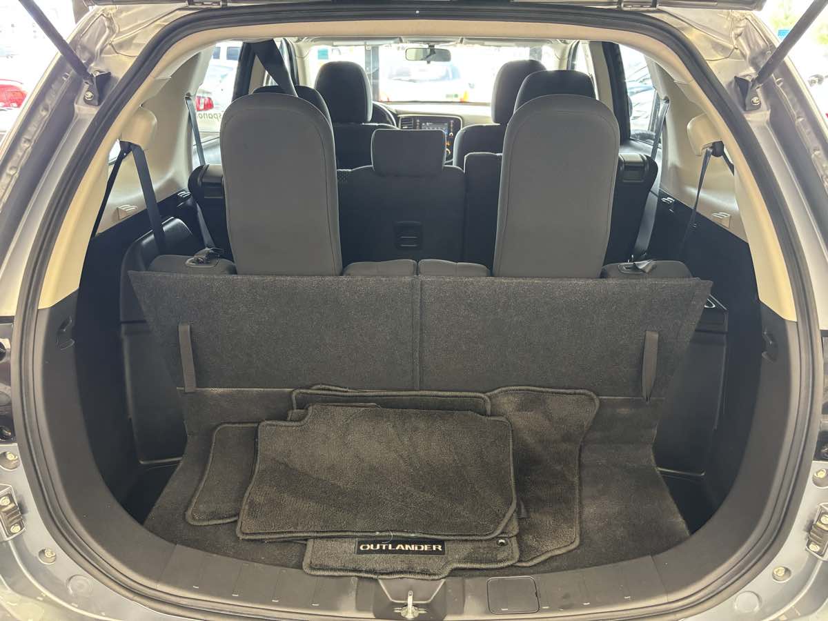 2016 Mitsubishi Outlander SE photo 26
