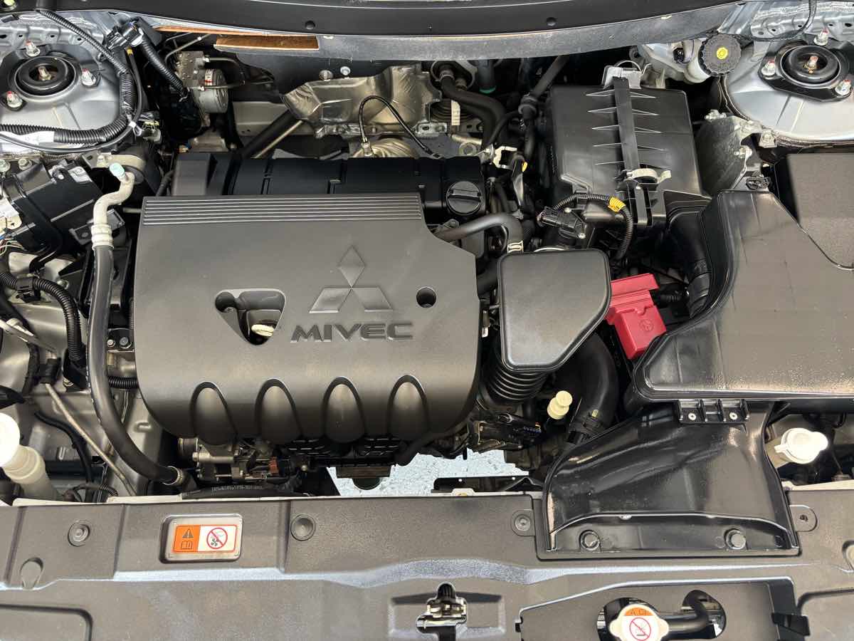 2016 Mitsubishi Outlander SE photo 29