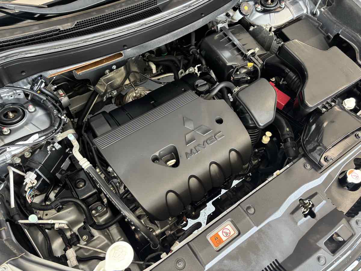 2016 Mitsubishi Outlander SE photo 30