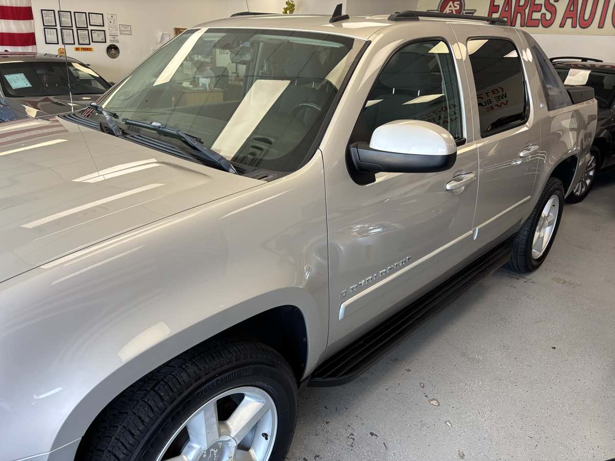 2007 Chevrolet Avalanche LS photo 3