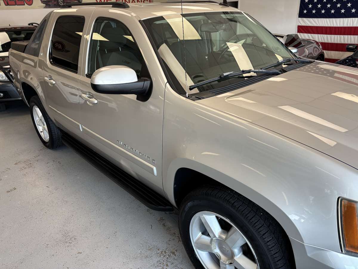 2007 Chevrolet Avalanche LS photo 4