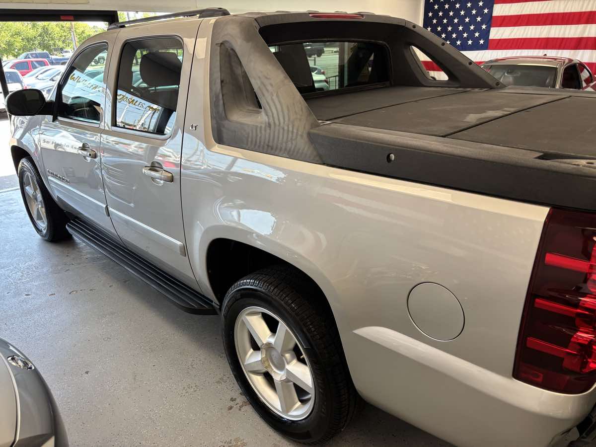 2007 Chevrolet Avalanche LS photo 11