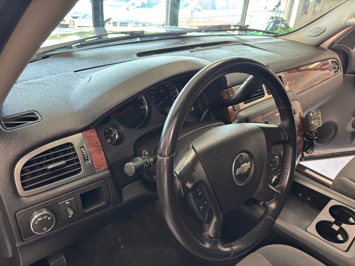2007 Chevrolet Avalanche LS photo 14