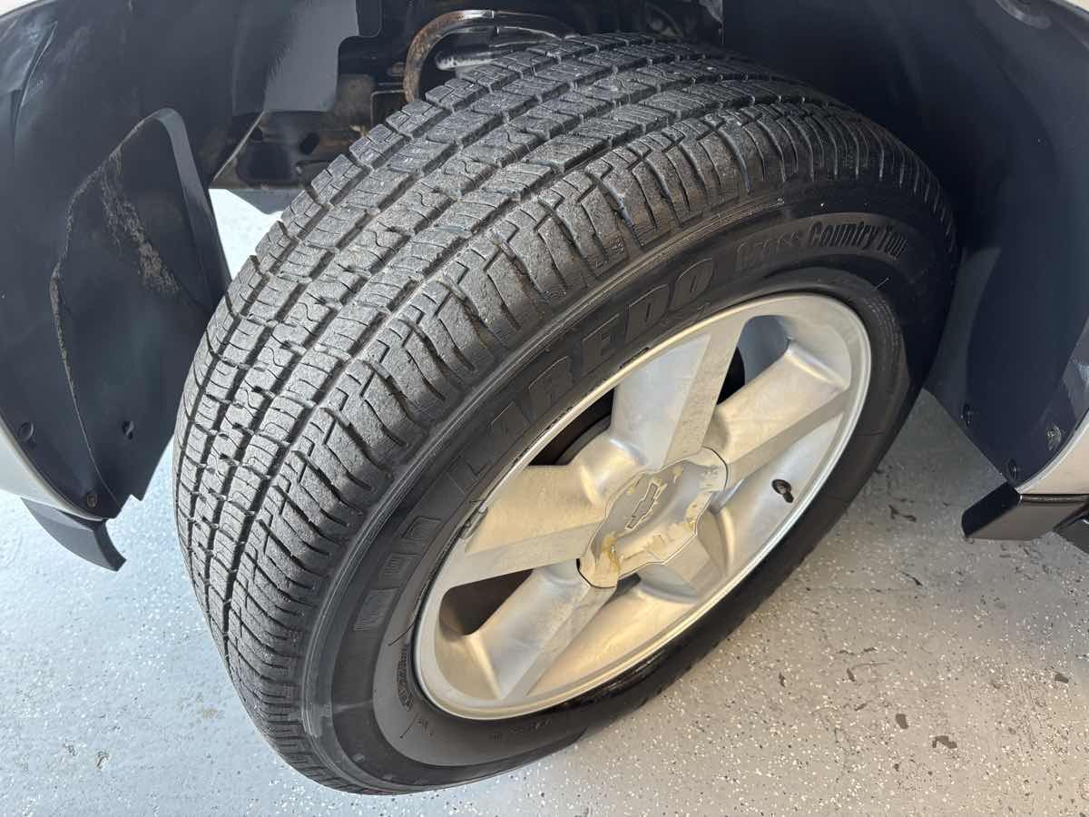 2007 Chevrolet Avalanche LS photo 25