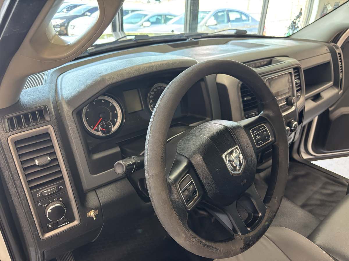 2016 Ram 1500 Tradesman photo 3