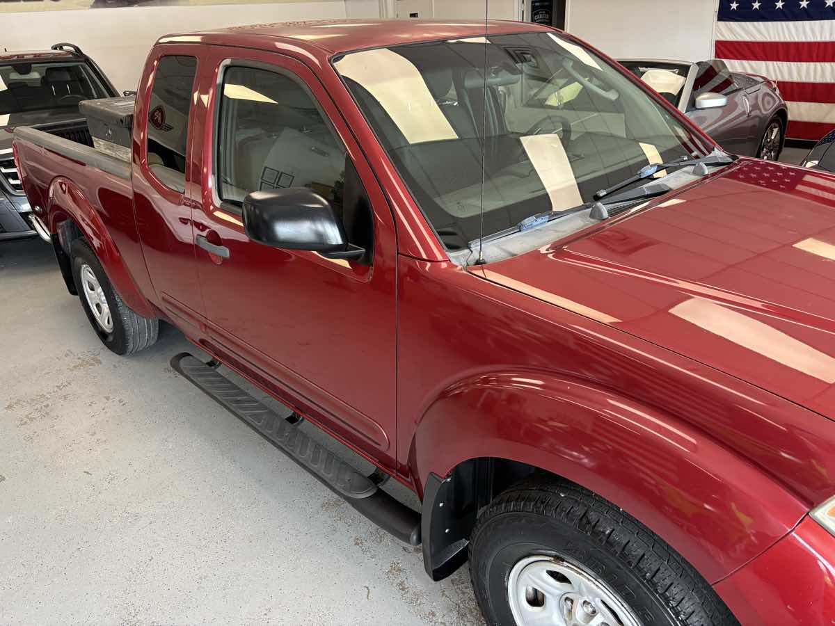 2006 Nissan Frontier XE photo 2