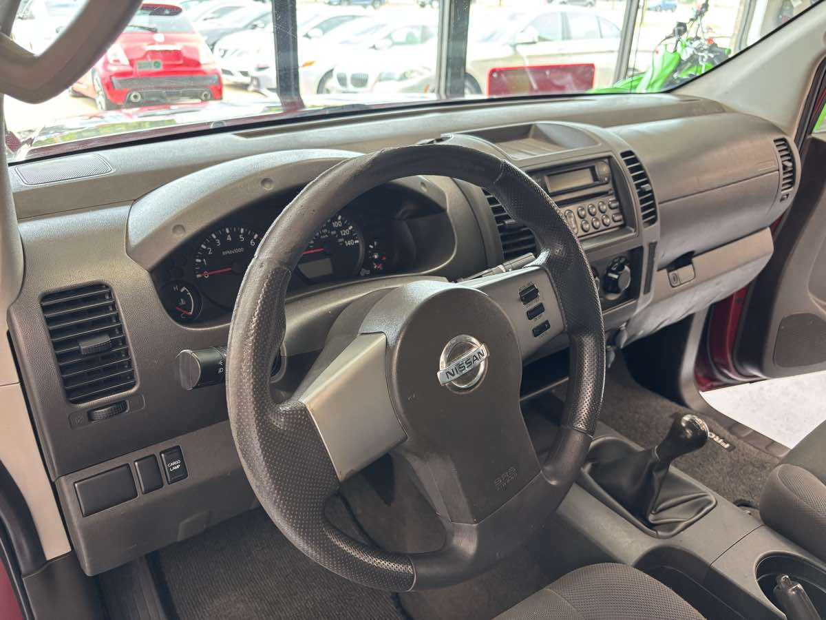 2006 Nissan Frontier XE photo 11
