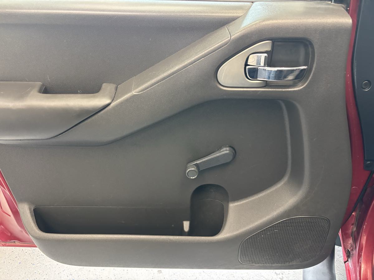 2006 Nissan Frontier XE photo 18