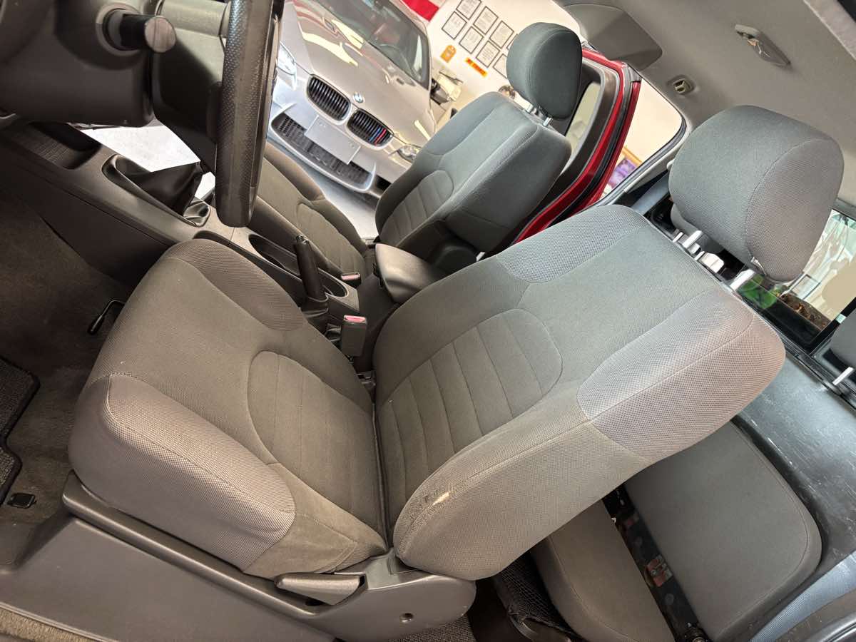 2006 Nissan Frontier XE photo 17