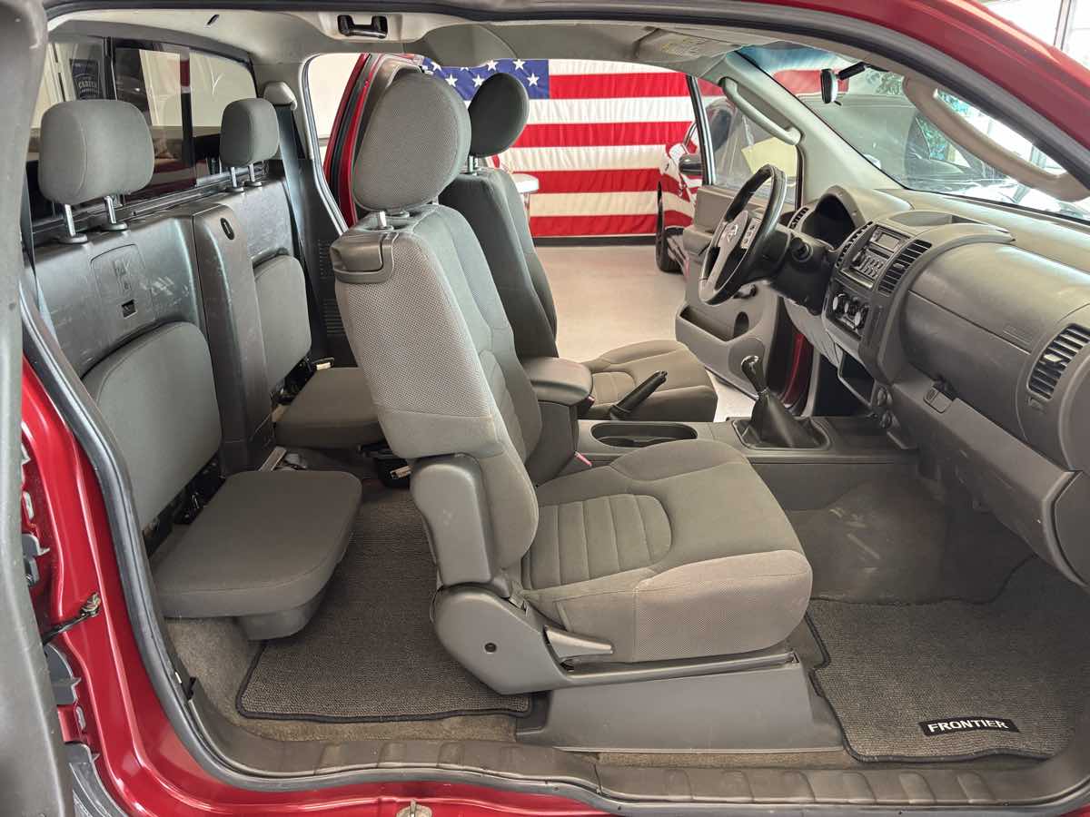 2006 Nissan Frontier XE photo 23