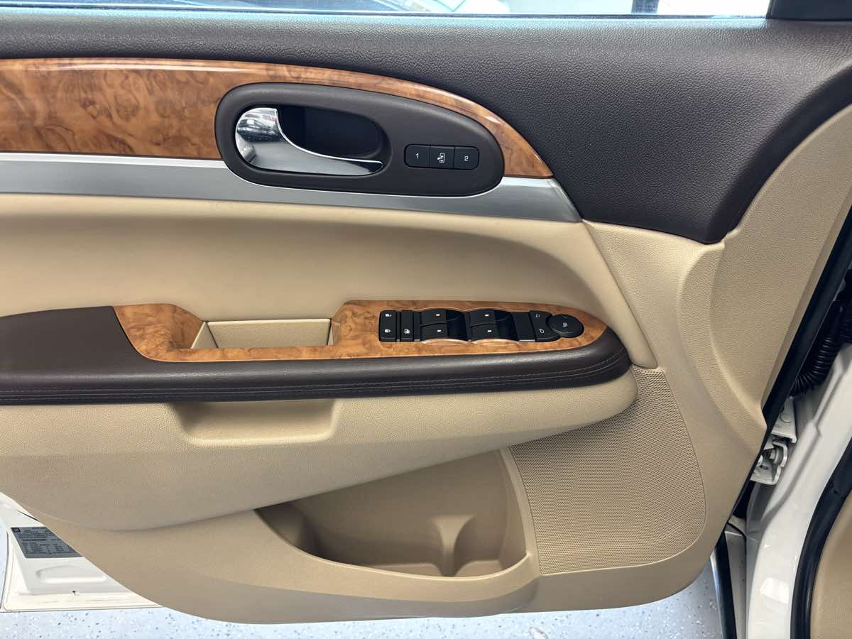 2009 Buick Enclave CXL photo 19