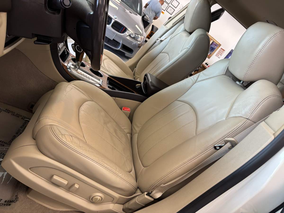 2009 Buick Enclave CXL photo 21
