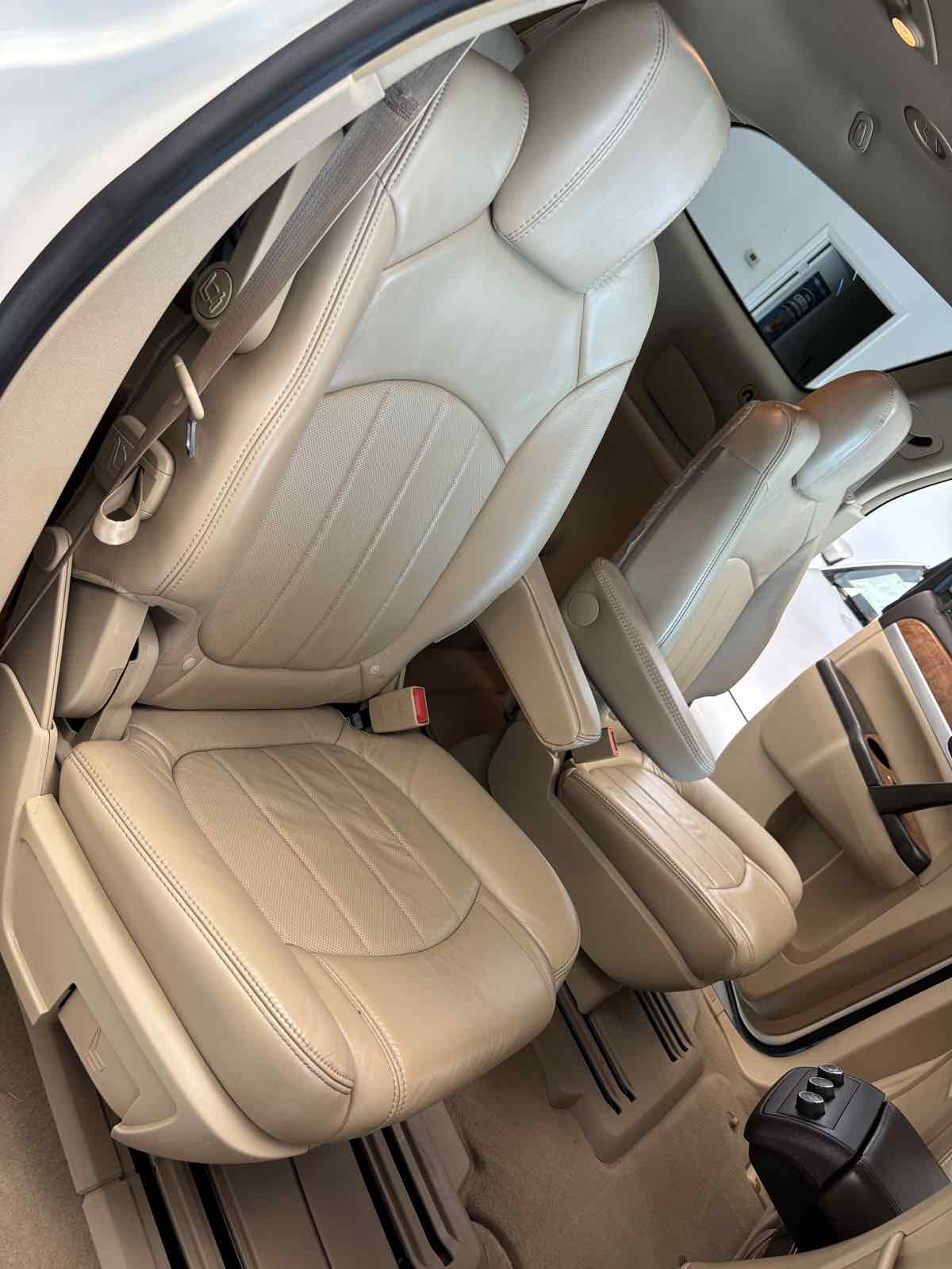 2009 Buick Enclave CXL photo 24