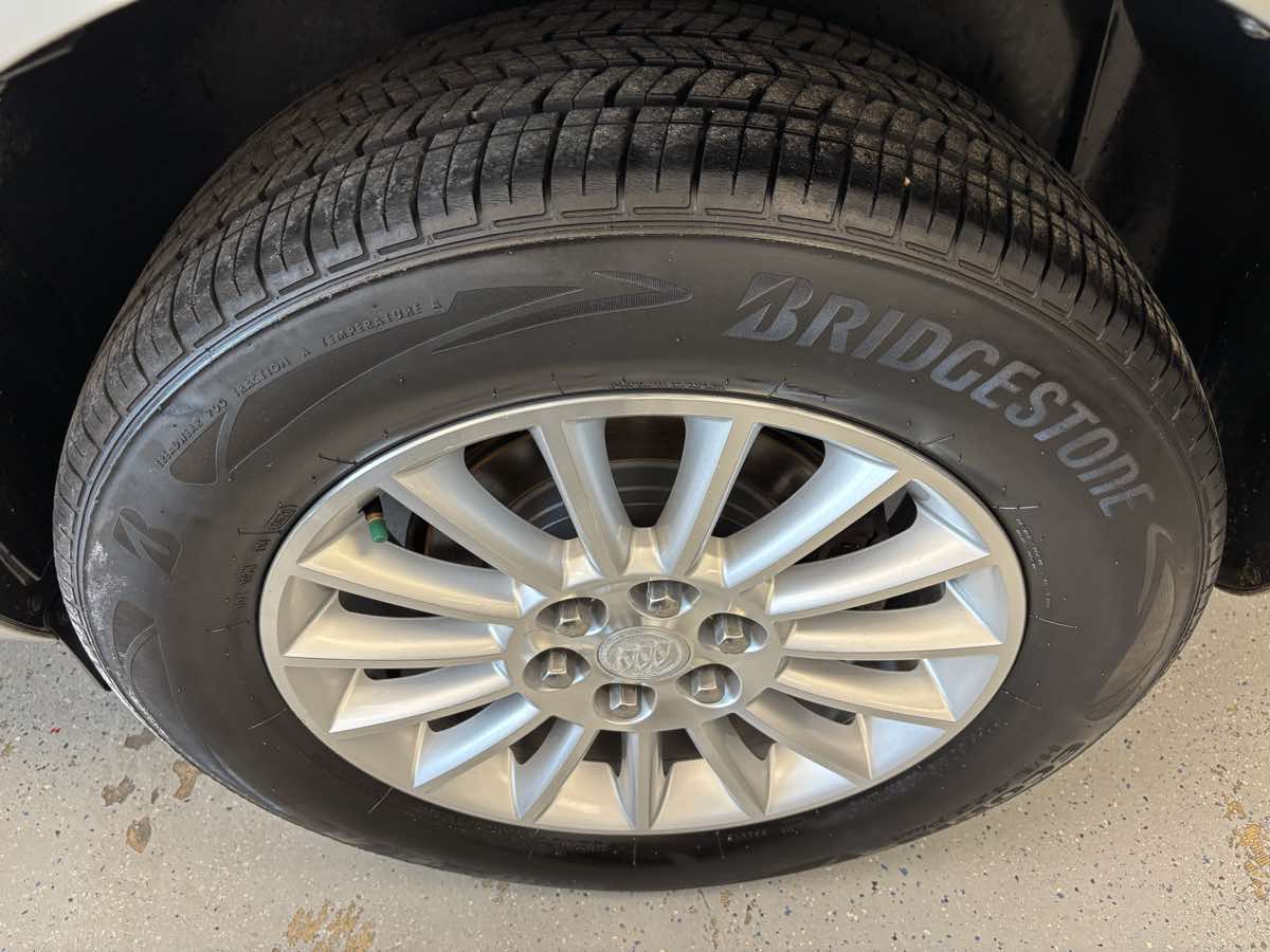 2009 Buick Enclave CXL photo 28