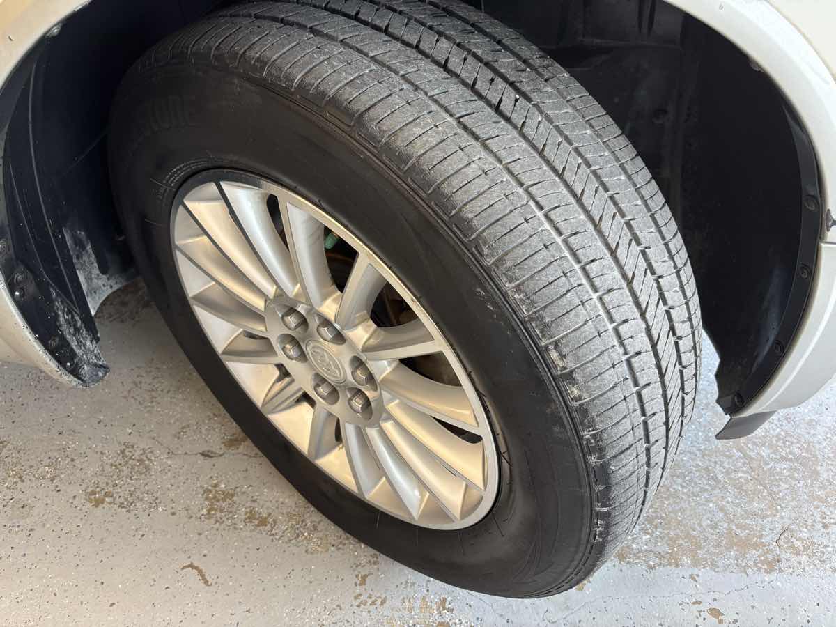 2009 Buick Enclave CXL photo 29