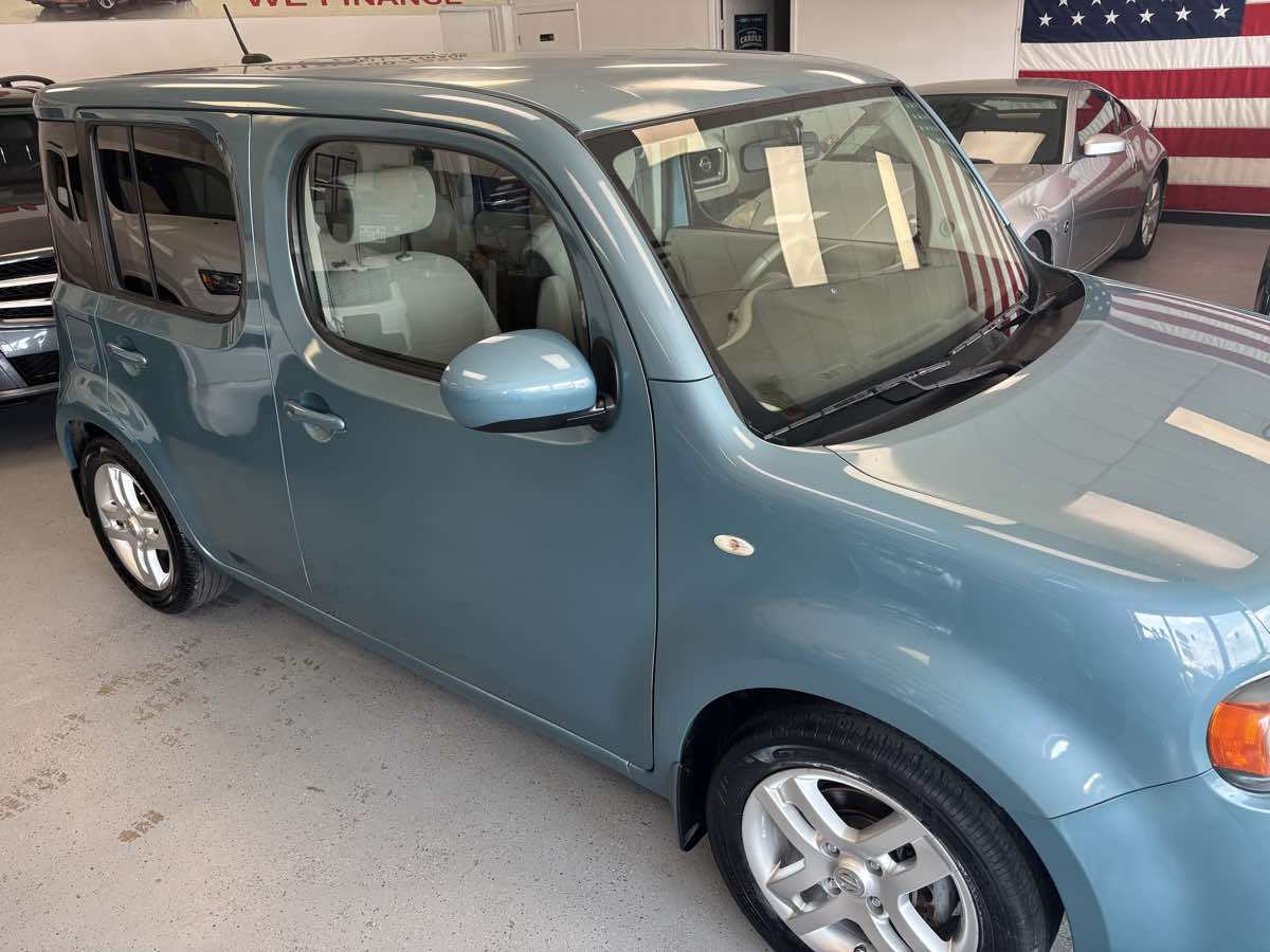 2011 Nissan Cube SL photo 4