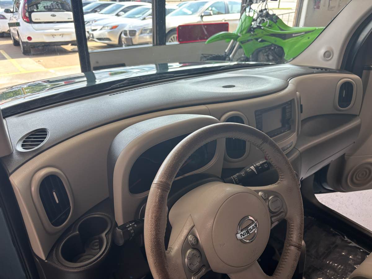 2011 Nissan Cube SL photo 10