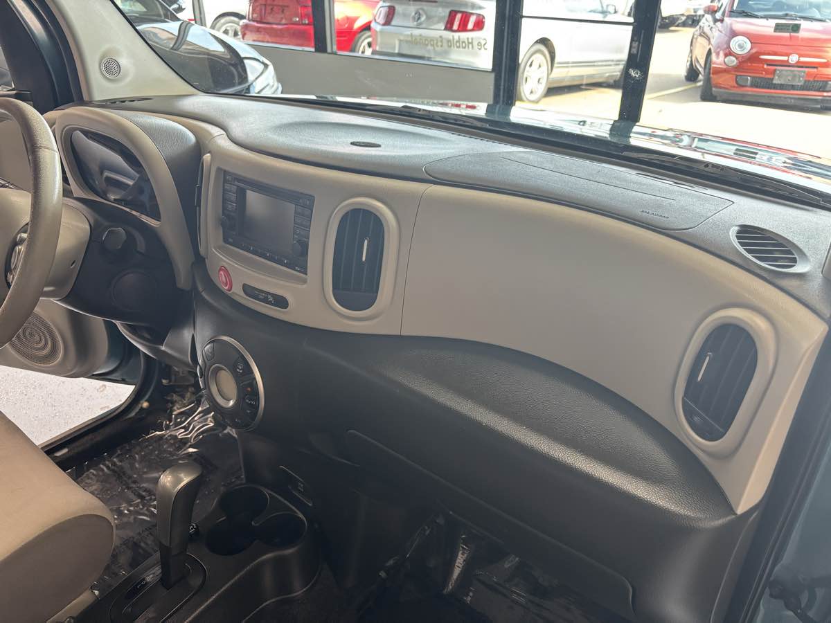 2011 Nissan Cube SL photo 11