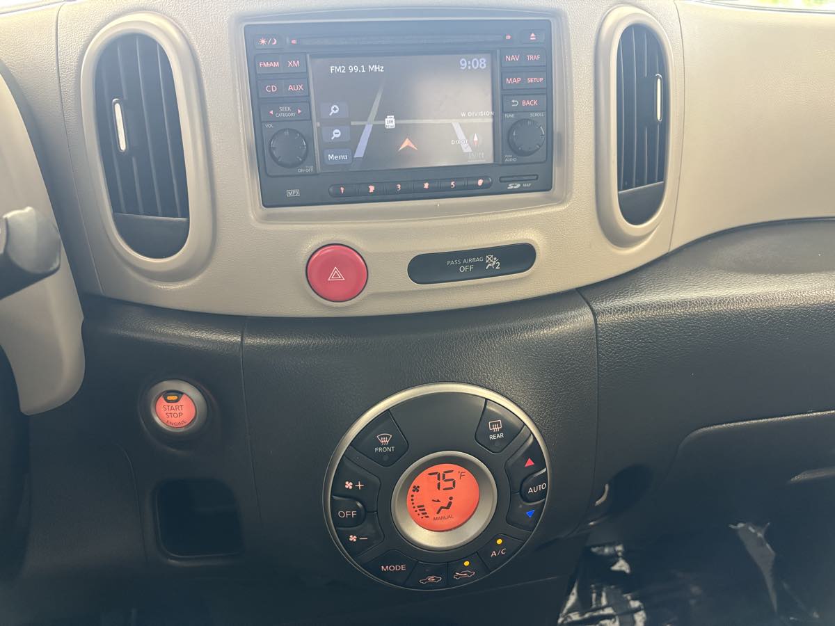2011 Nissan Cube SL photo 16