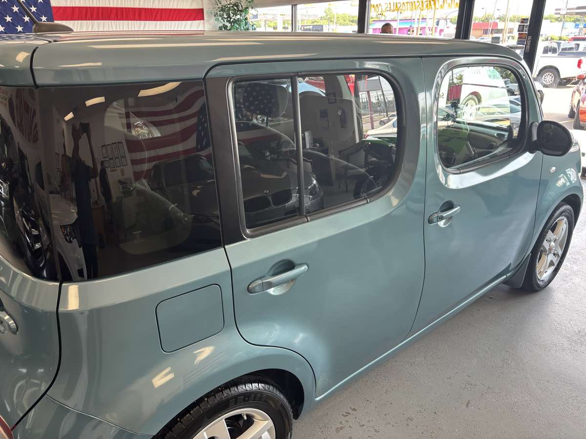 2011 Nissan Cube SL photo 21