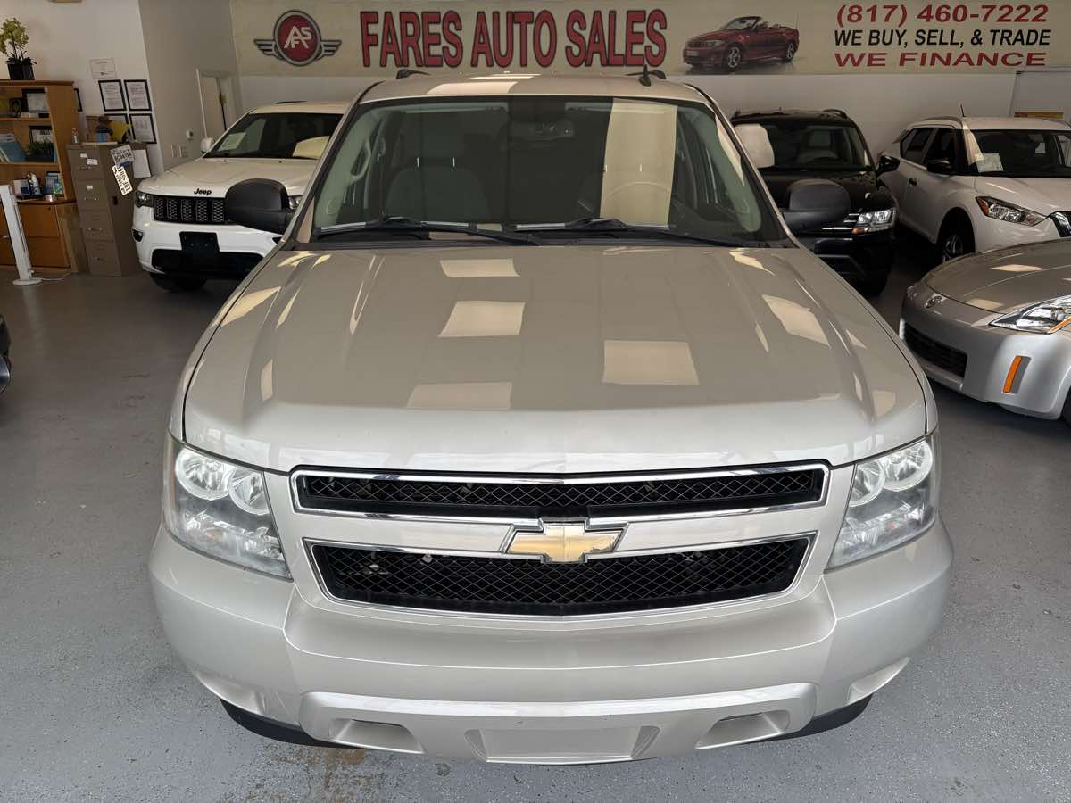 2008 Chevrolet Suburban LS - Photo 2