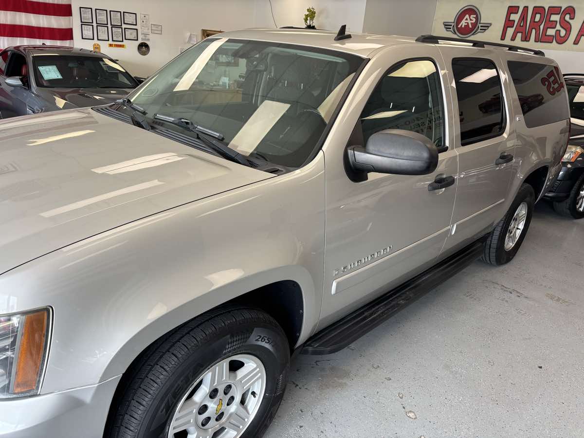 2008 Chevrolet Suburban LS - Photo 3